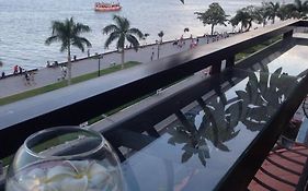 New Season Riverside Hotel Пномпень Exterior photo